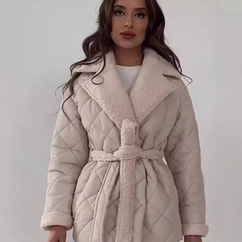 Elegant Quilted With Faux Fur  - Street Fashion Taiwan 评论和价格