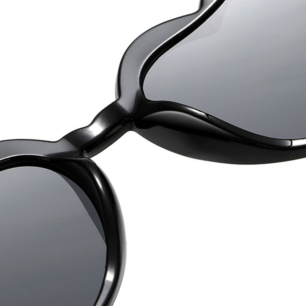 Heart-Shaped Sunglasses Vintag - Street Fashion Shoot 评论和价格